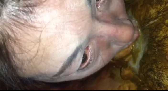 超重口味 往逼塞两个皮球，拳头快速砸进阴道，子宫外翻！-变态