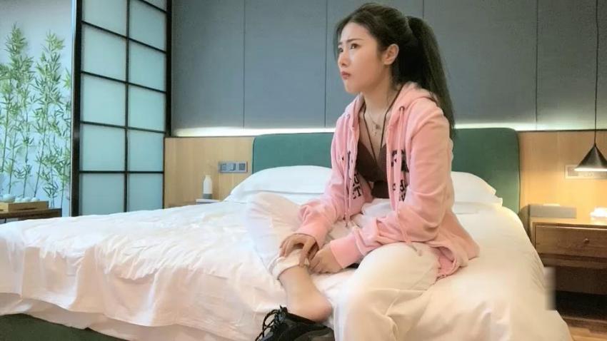 草莓修车— 妹子芳龄十九岁_ title=_草莓修车— 妹子芳龄十九岁